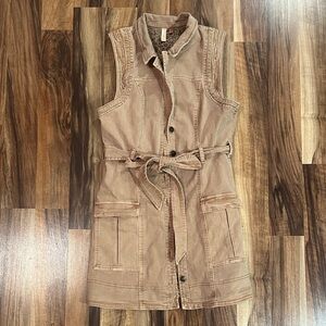 Sleeveless Tan Button-Up Vest with Belt